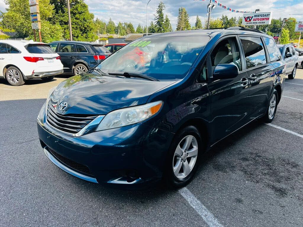 2011 TOYOTA Sienna