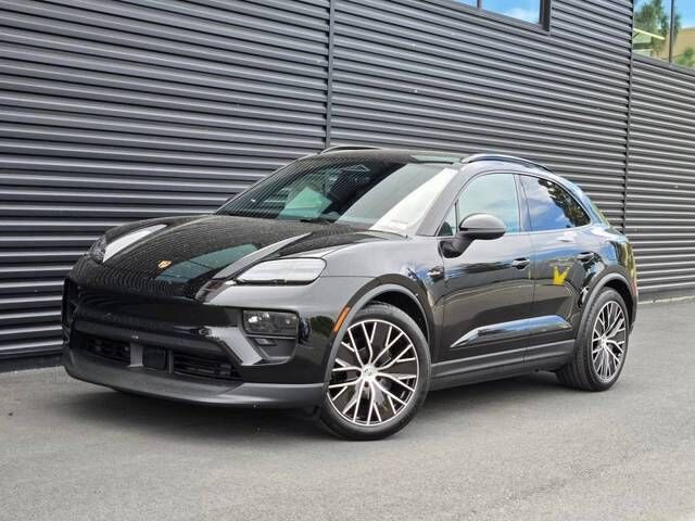 2026 PORSCHE Macan