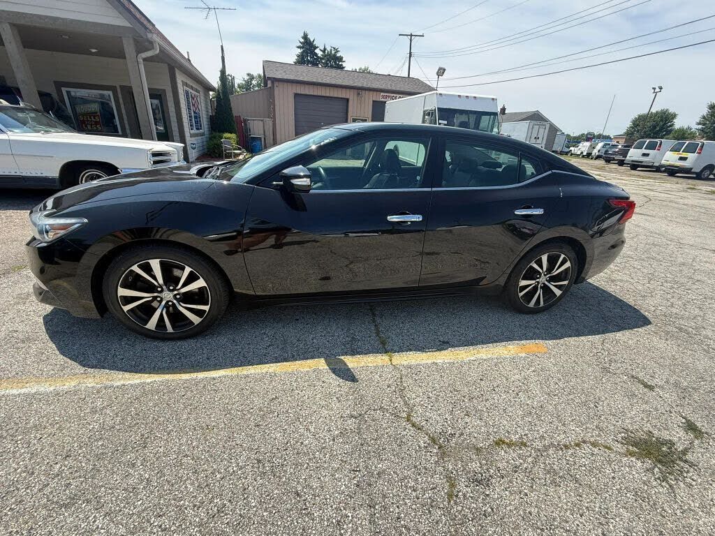 2017 NISSAN Maxima