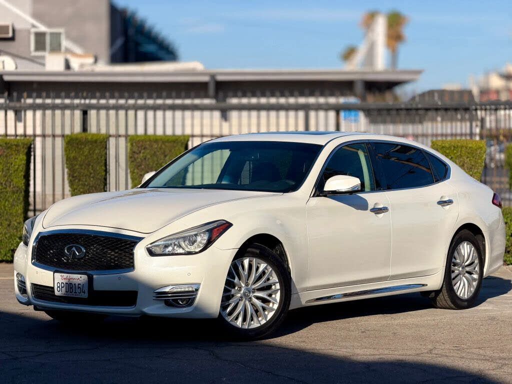 2016 INFINITI Q70L