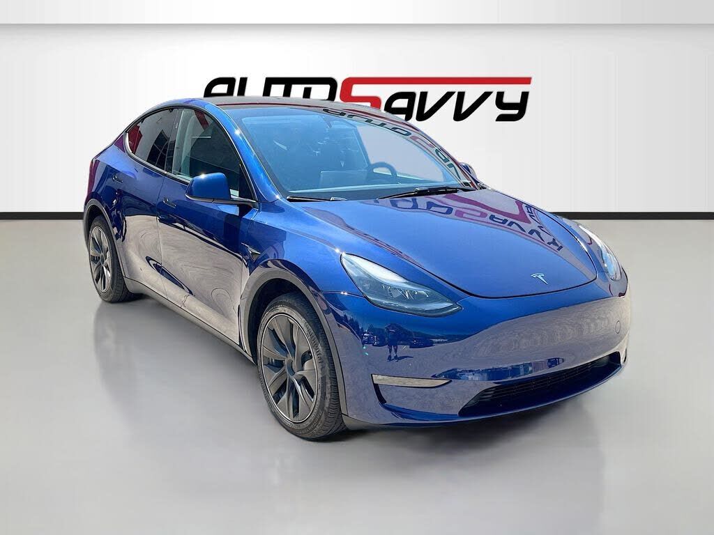 2024 TESLA Model Y