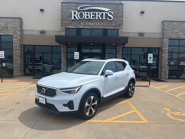 2024 VOLVO XC40