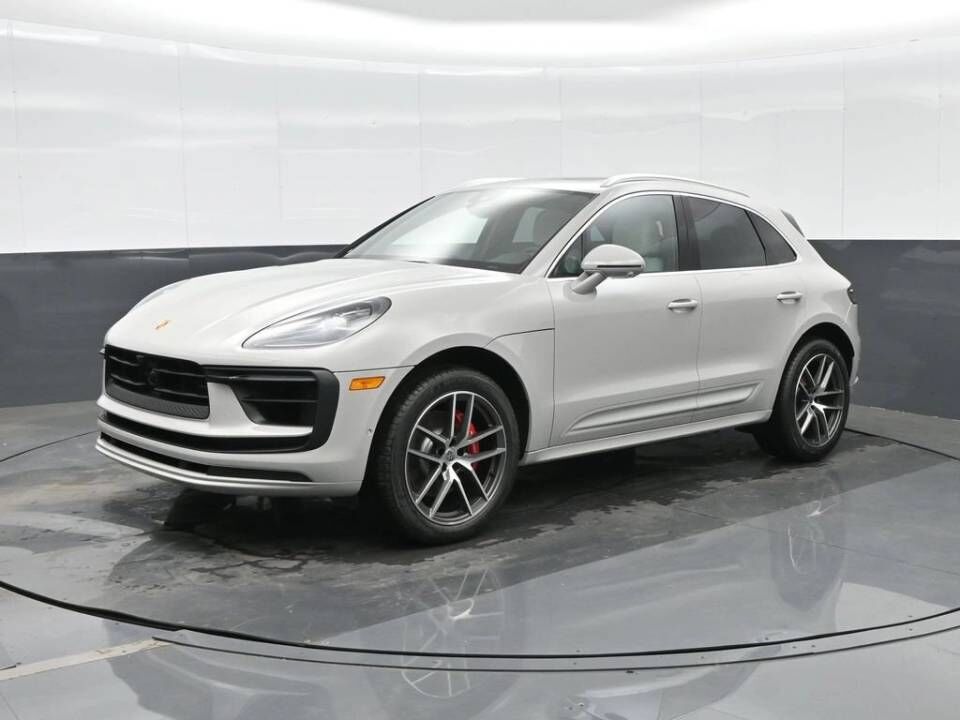 2026 PORSCHE Macan