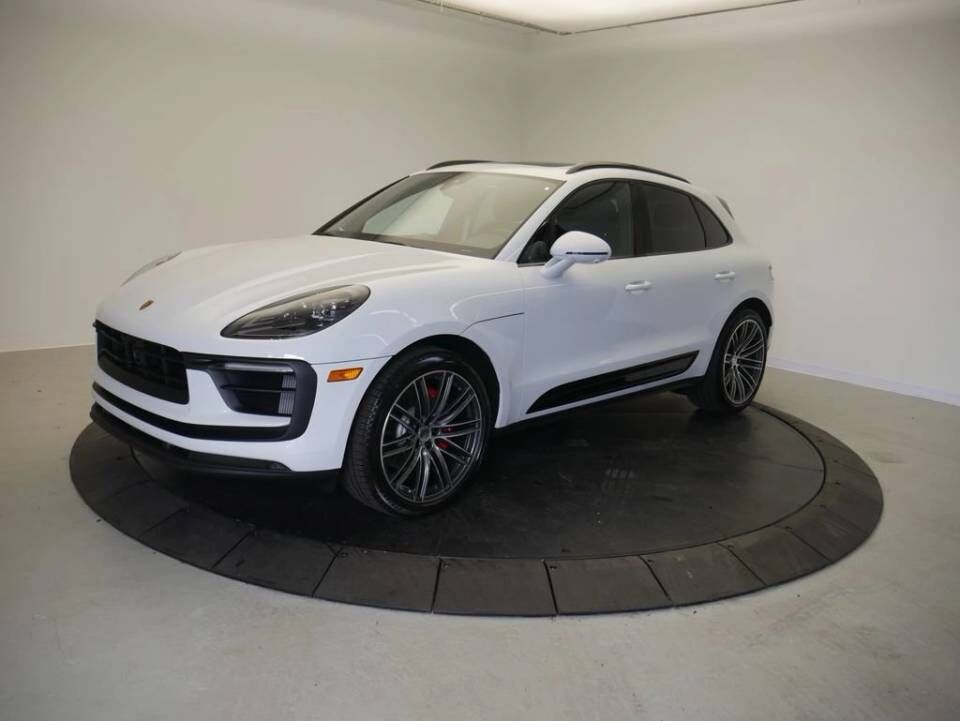 2026 PORSCHE Macan