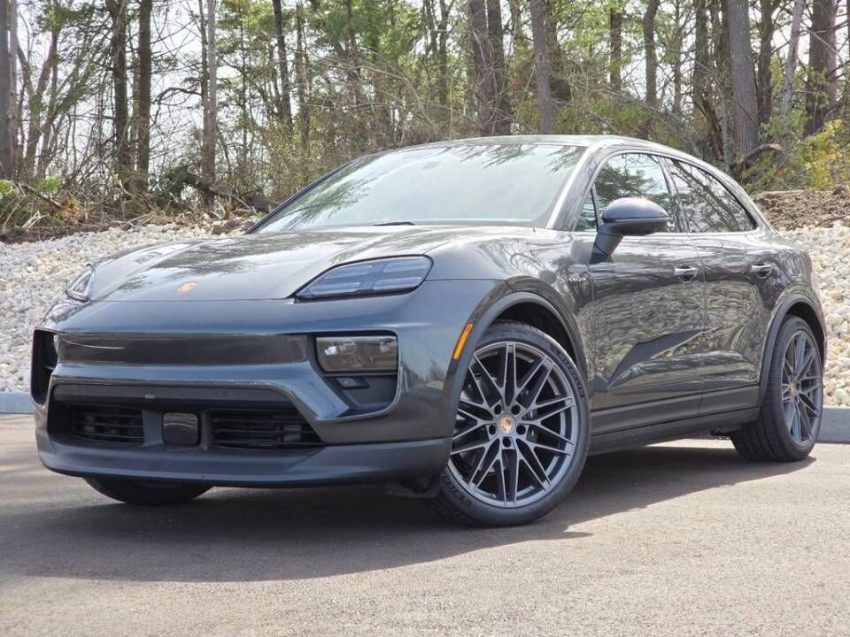 2026 PORSCHE Macan
