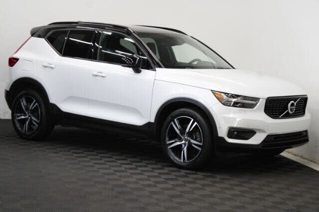 2019 VOLVO XC40