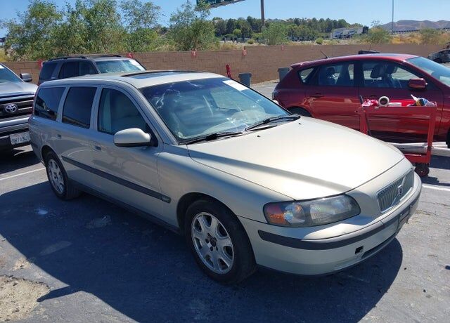 2001 VOLVO V70