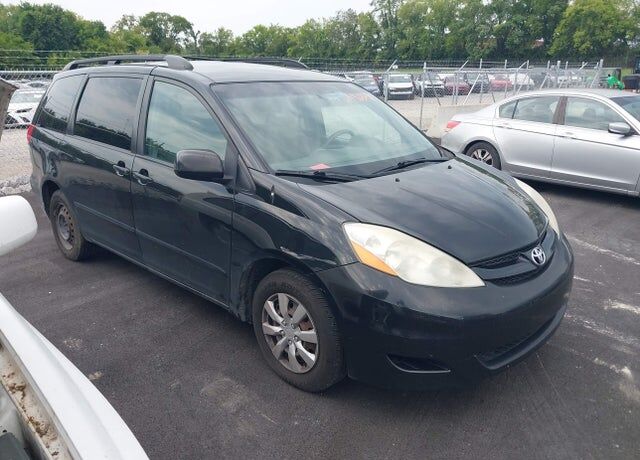 2010 TOYOTA Sienna