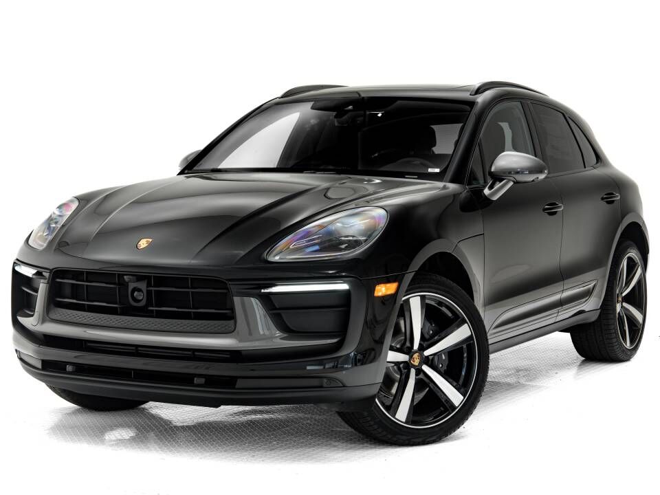 2026 PORSCHE Macan