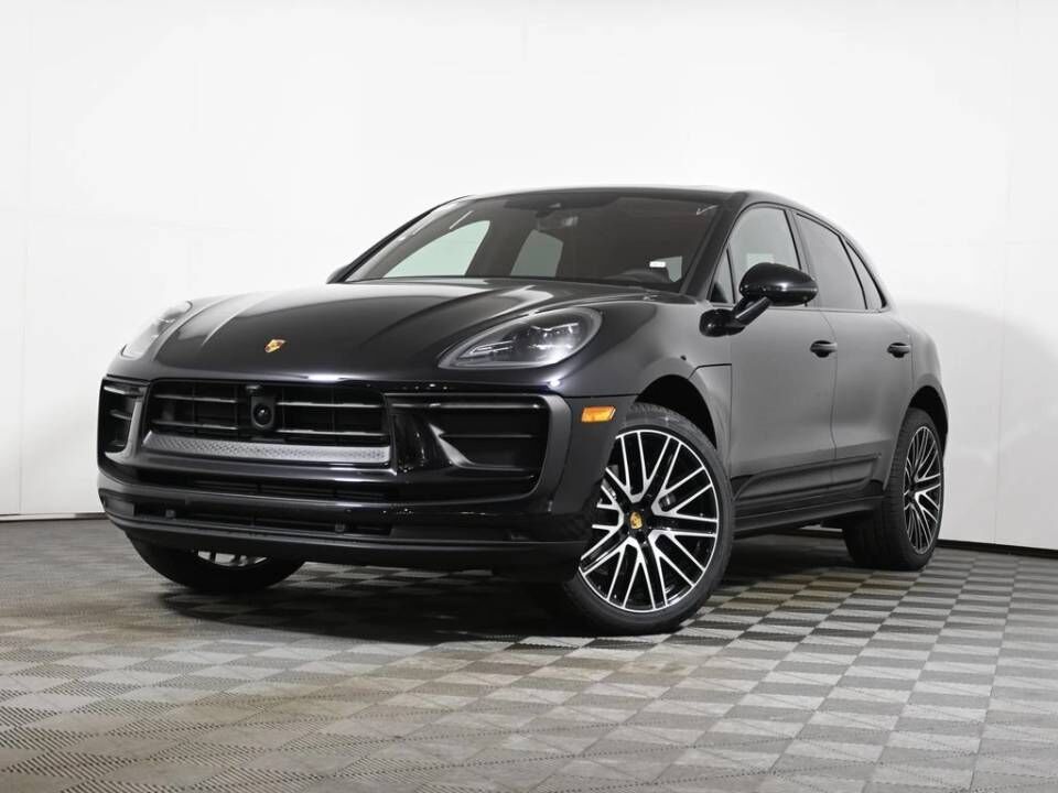 2026 PORSCHE Macan