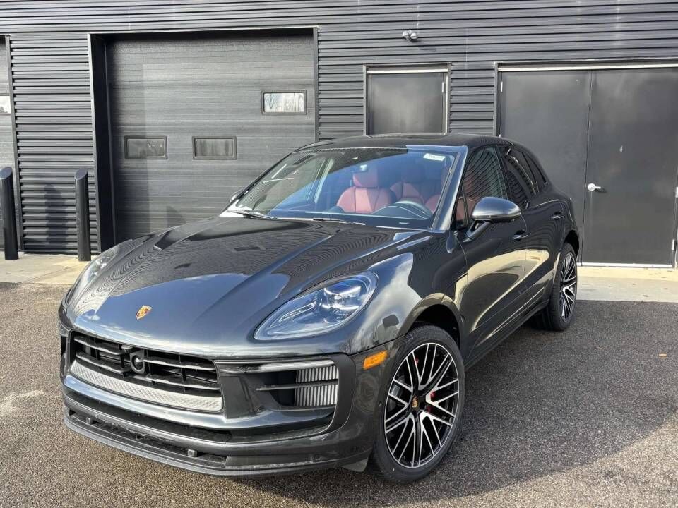 2026 PORSCHE Macan
