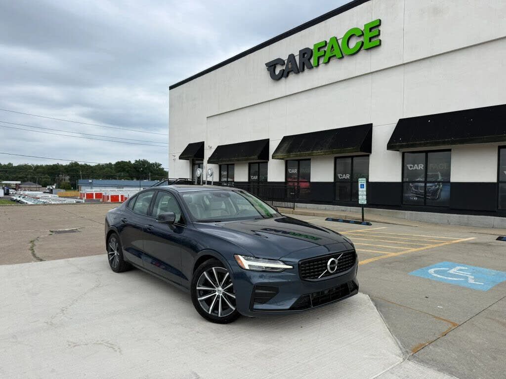 2022 VOLVO S60