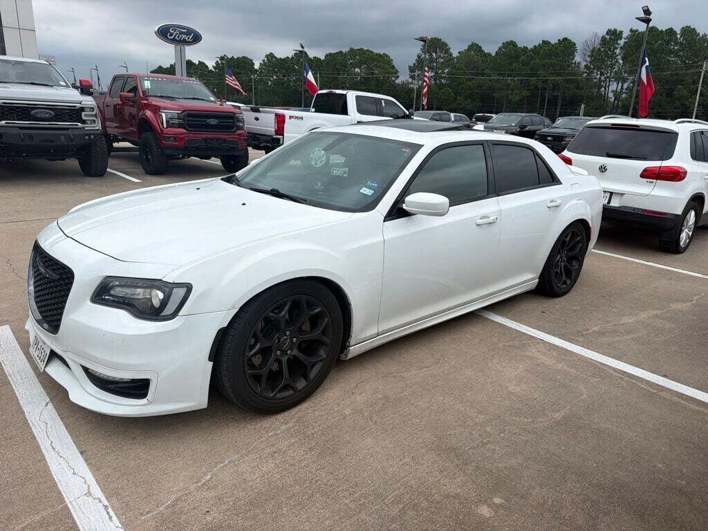 2019 CHRYSLER 300
