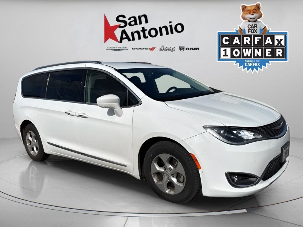2017 CHRYSLER Pacifica