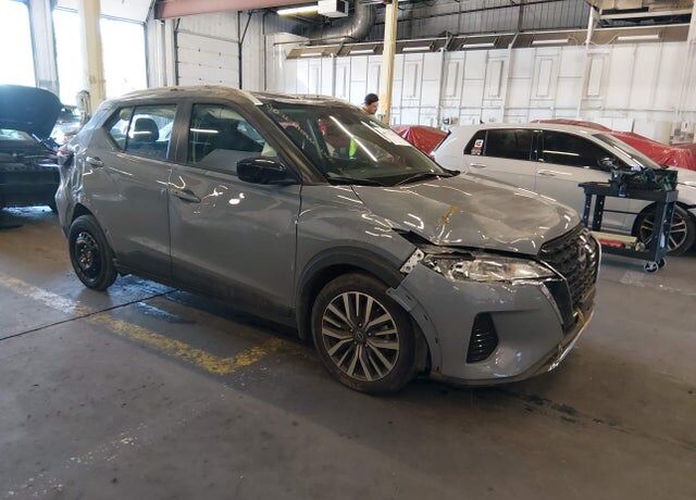 2024 NISSAN Kicks