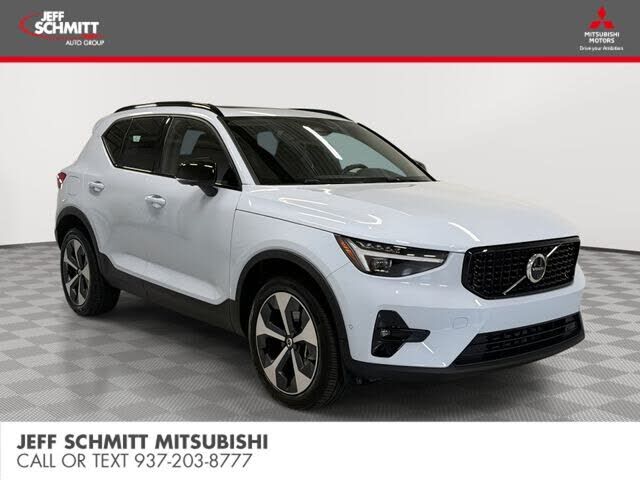 2026 VOLVO XC40