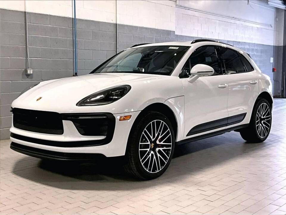 2026 PORSCHE Macan