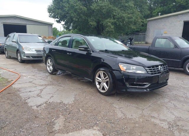 2012 VOLKSWAGEN Passat