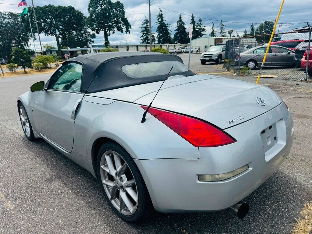 2005 NISSAN 350Z