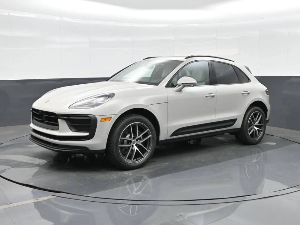 2026 PORSCHE Macan