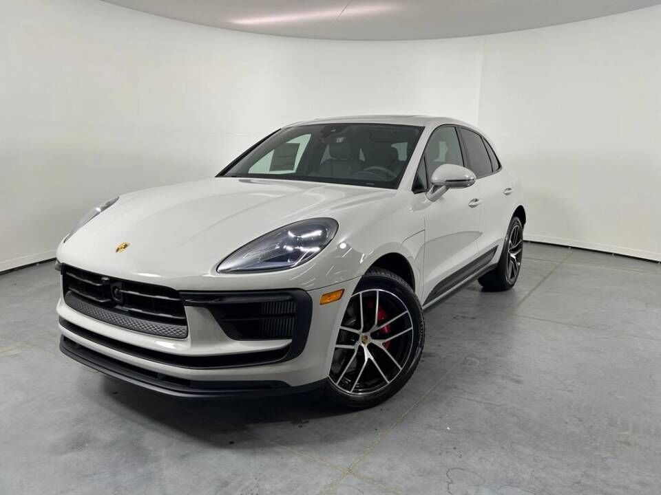 2026 PORSCHE Macan