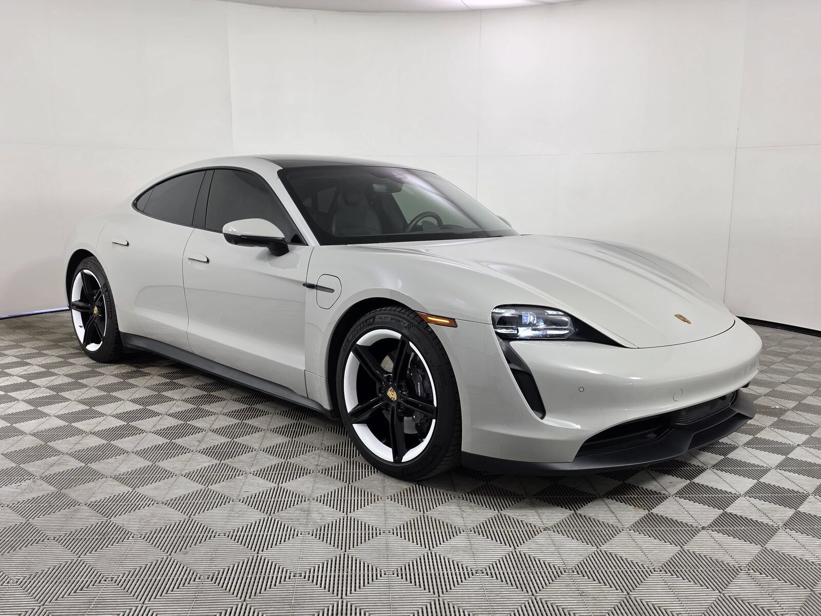 2022 PORSCHE Taycan
