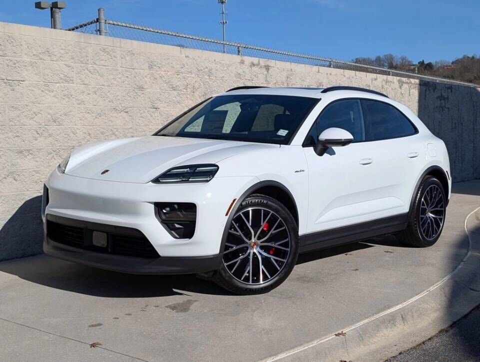 2025 PORSCHE Macan