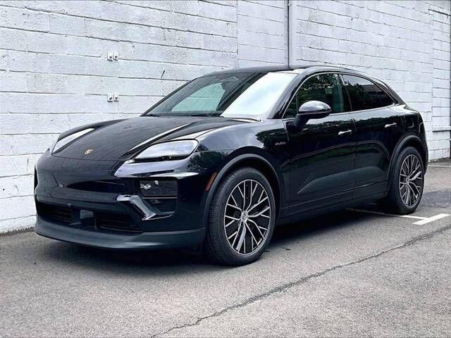 2026 PORSCHE Macan