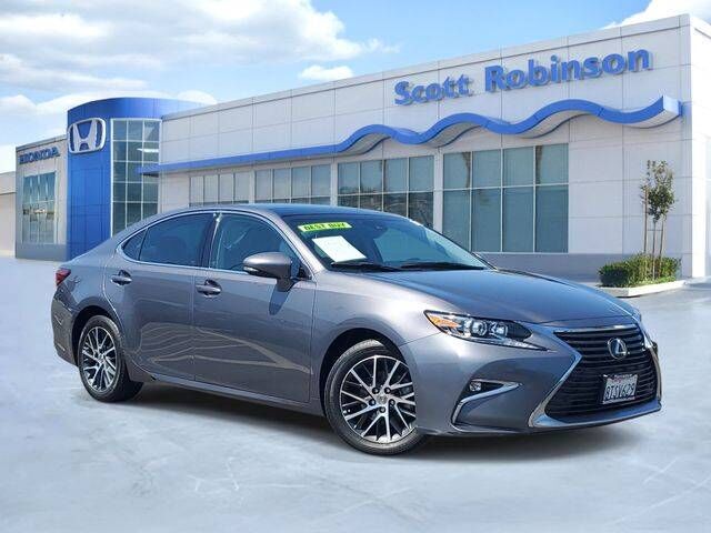 2017 LEXUS ES