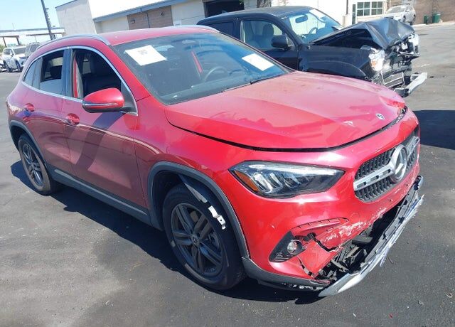 2026 MERCEDES-BENZ GLA-Class