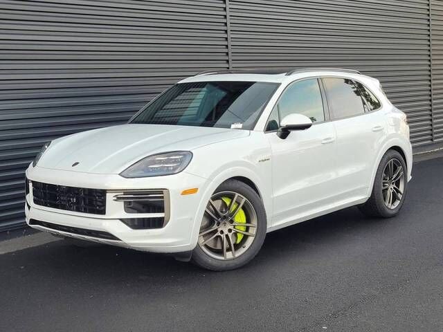 2025 PORSCHE Cayenne