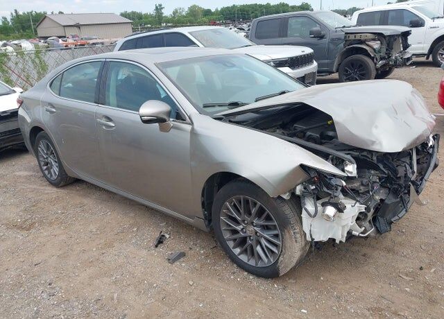 2018 LEXUS ES