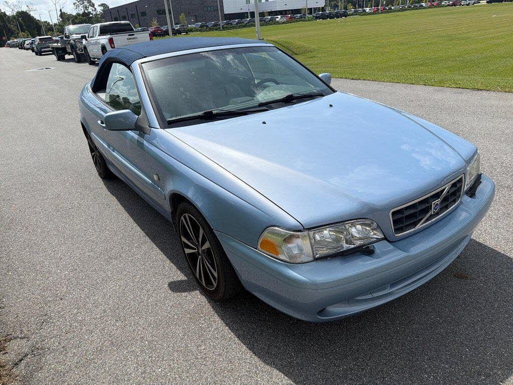 2004 VOLVO C70