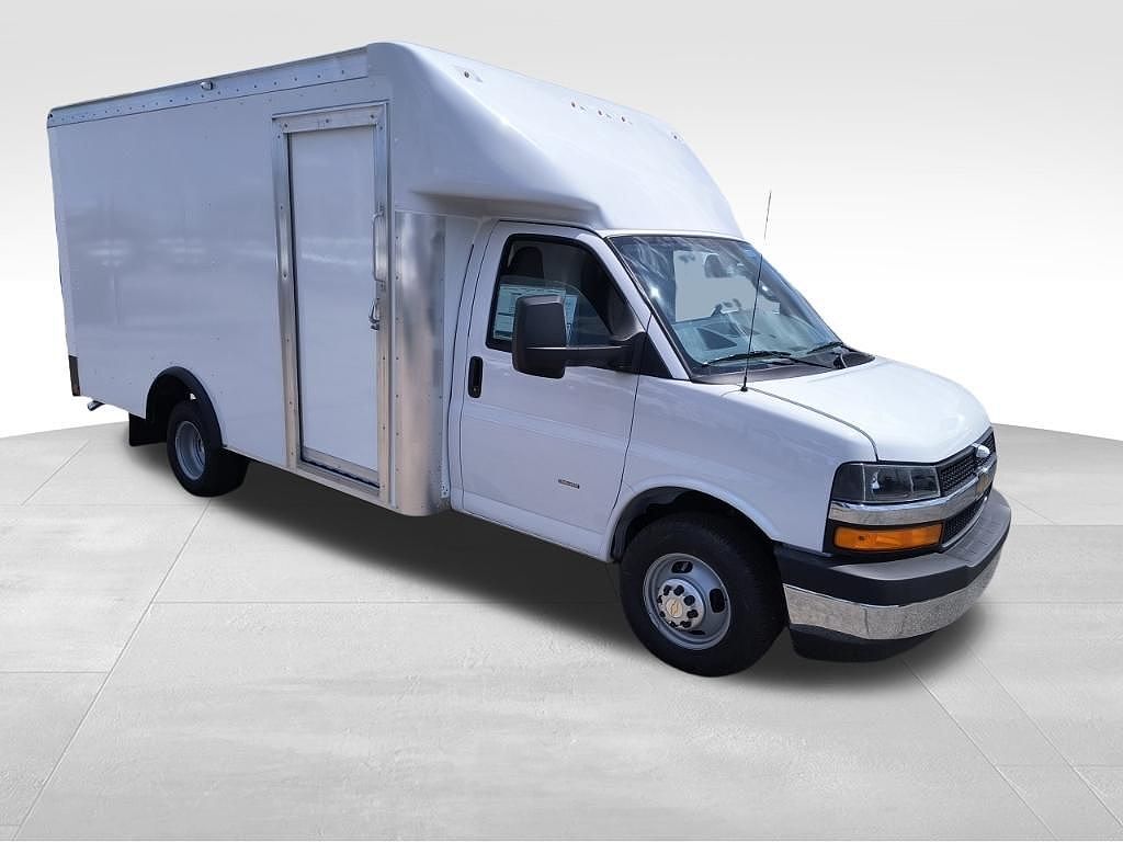 2026 CHEVROLET Express
