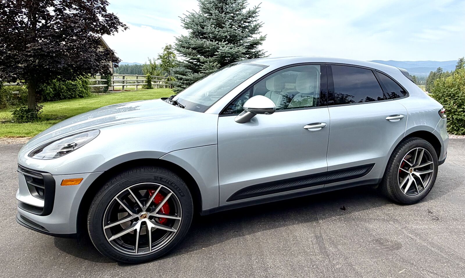 2023 PORSCHE Macan