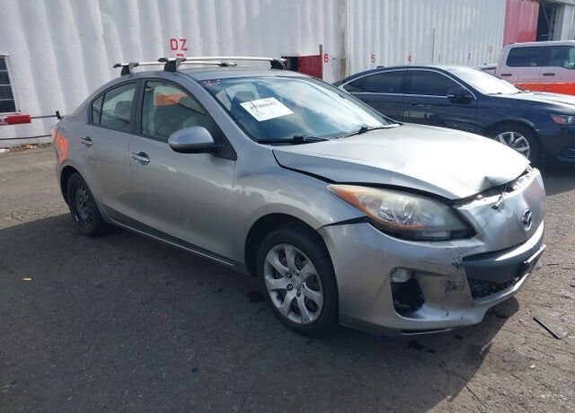 2012 MAZDA Mazda3