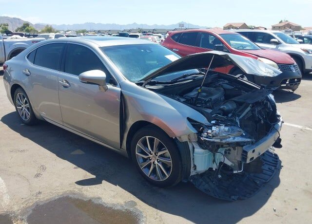 2018 LEXUS ES
