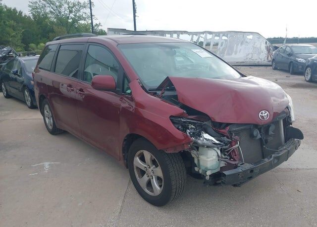 2017 TOYOTA Sienna