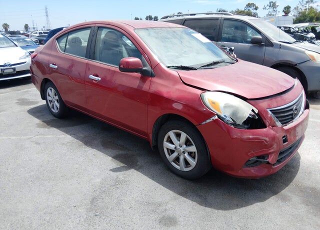 2012 NISSAN Versa