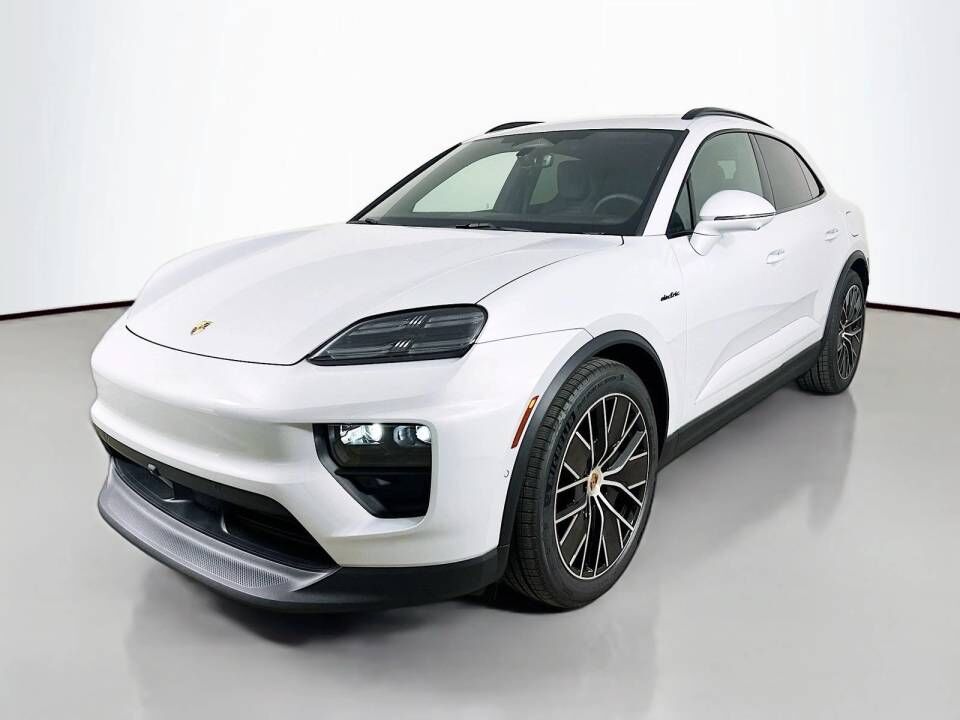 2026 PORSCHE Macan