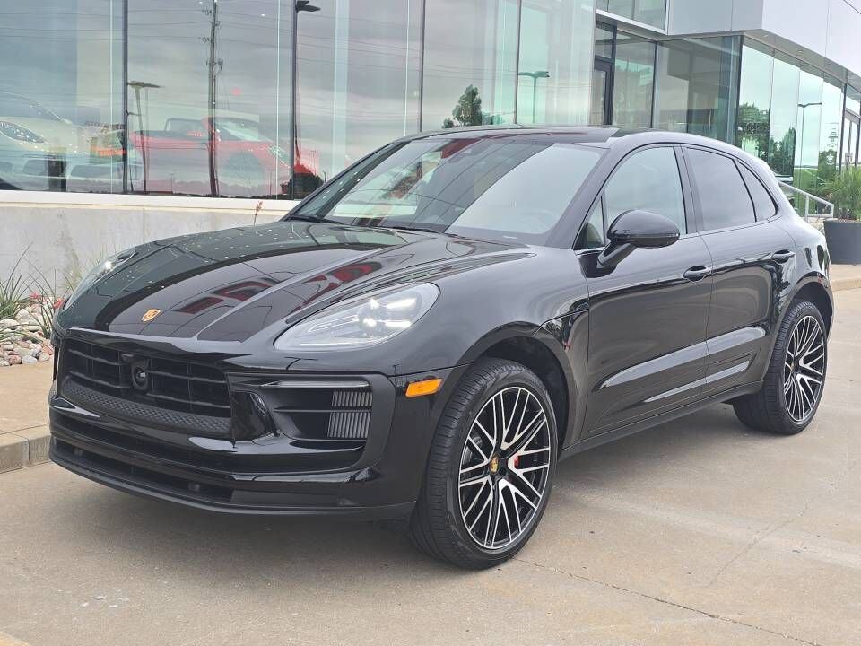 2026 PORSCHE Macan