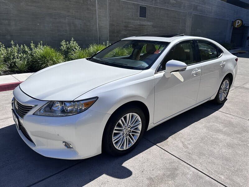 2013 LEXUS ES