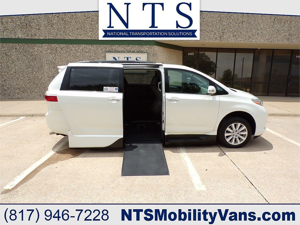 2017 TOYOTA Sienna