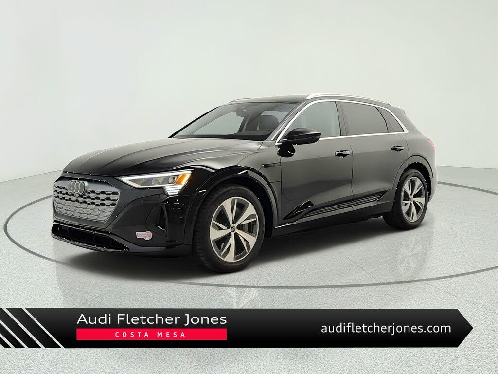 2024 AUDI Q8