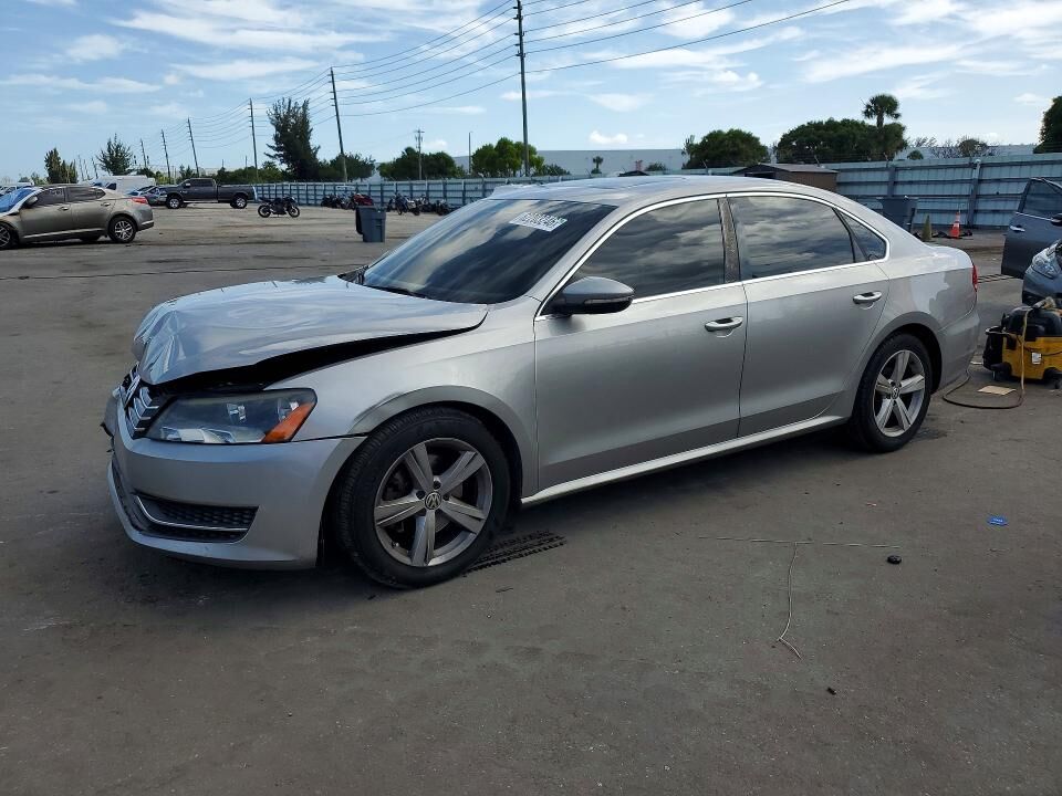 2012 VOLKSWAGEN Passat
