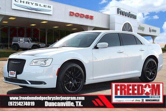 2019 CHRYSLER 300