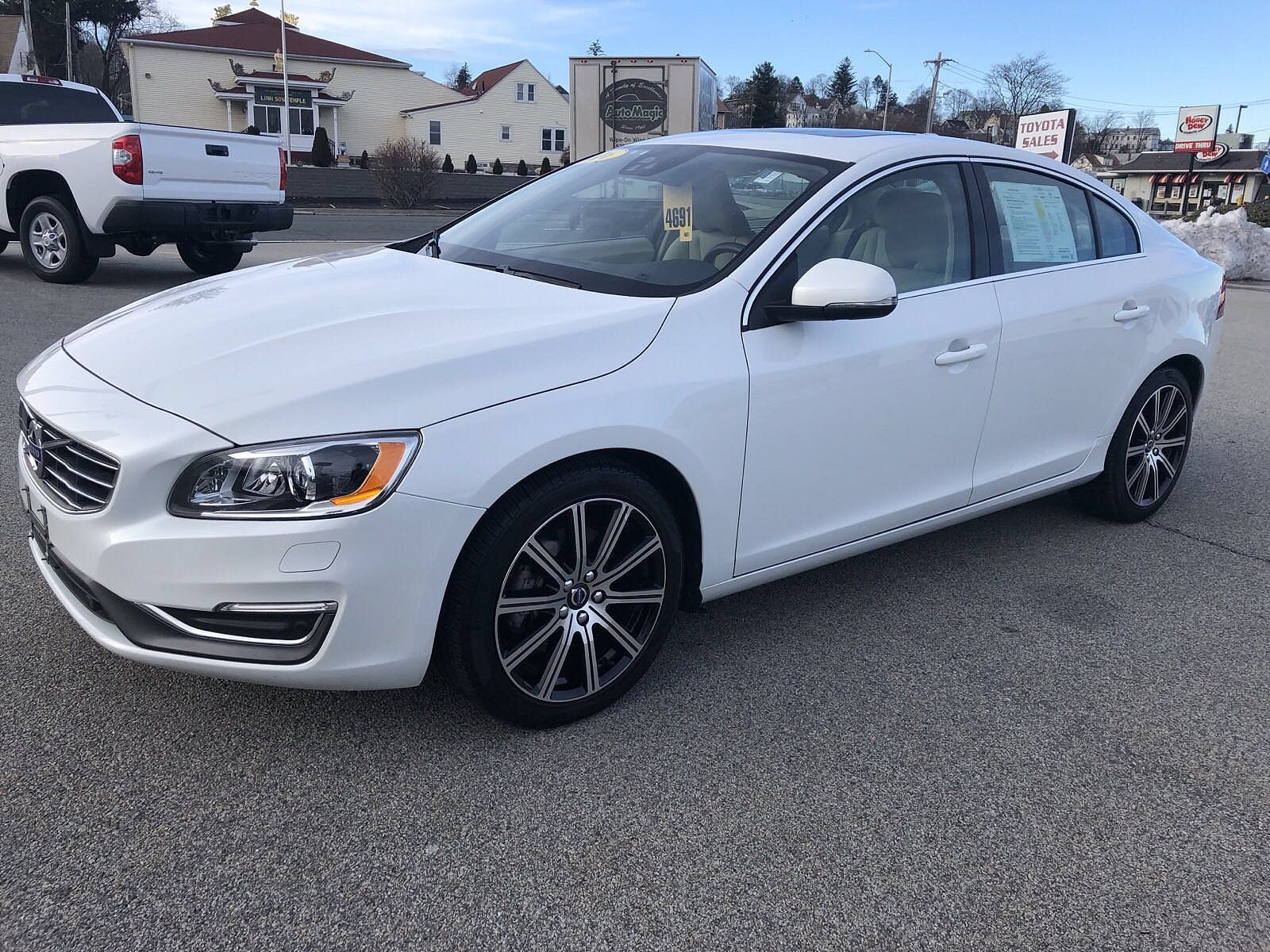 2016 VOLVO S60