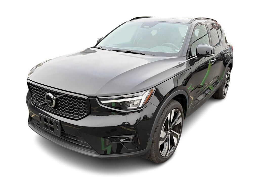 2025 VOLVO XC40
