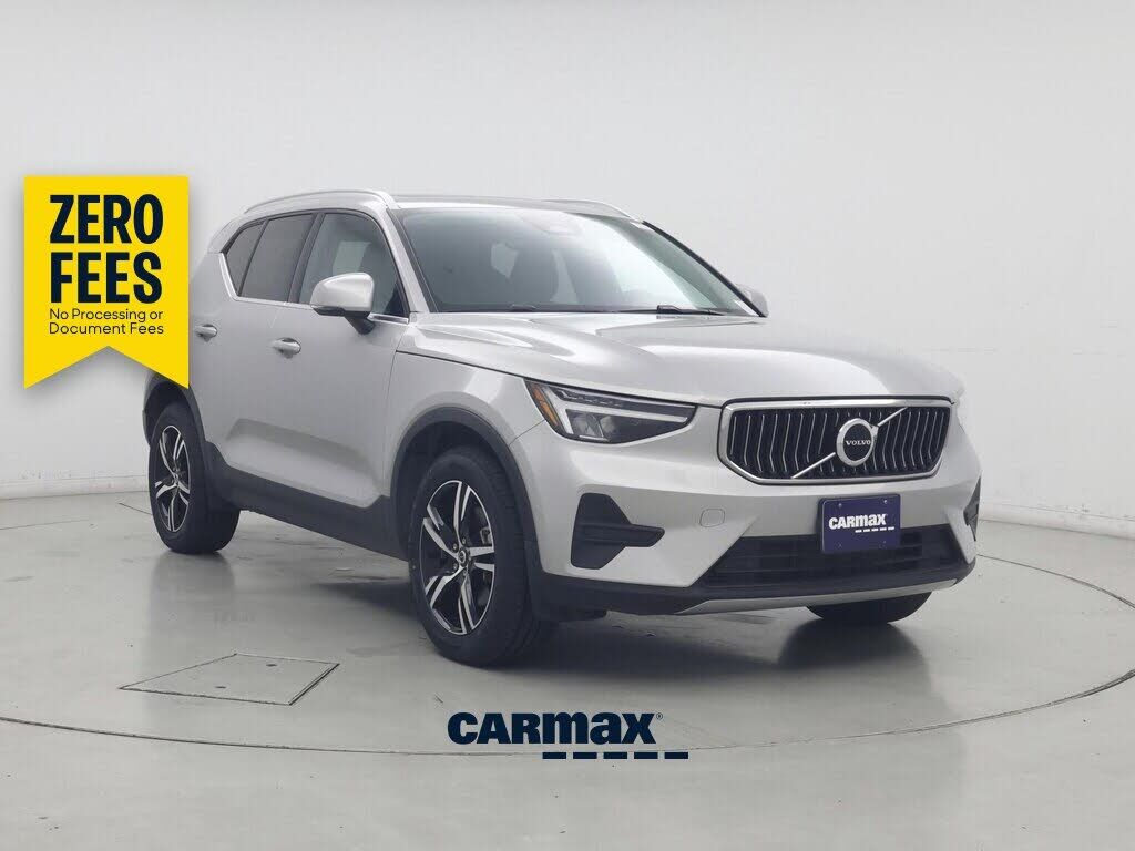 2024 VOLVO XC40