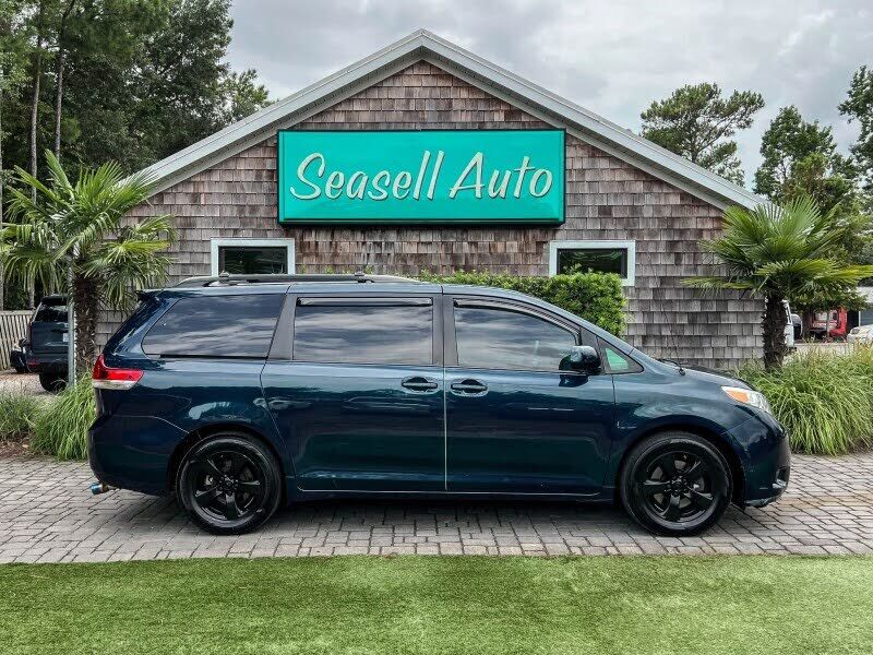 2012 TOYOTA Sienna
